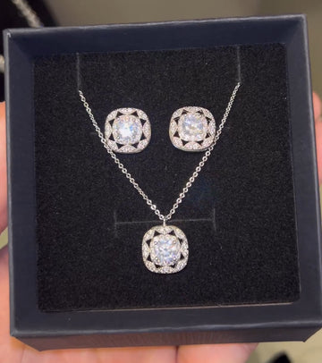 SOLITAIRE HALO PENDANT SET