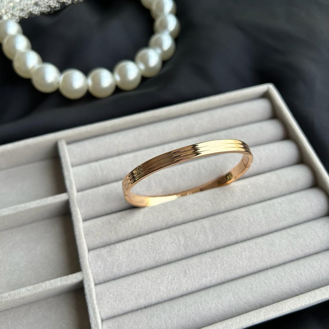 STATEMENT BANGLE